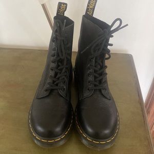 Dr.Martens black leather lace up boot